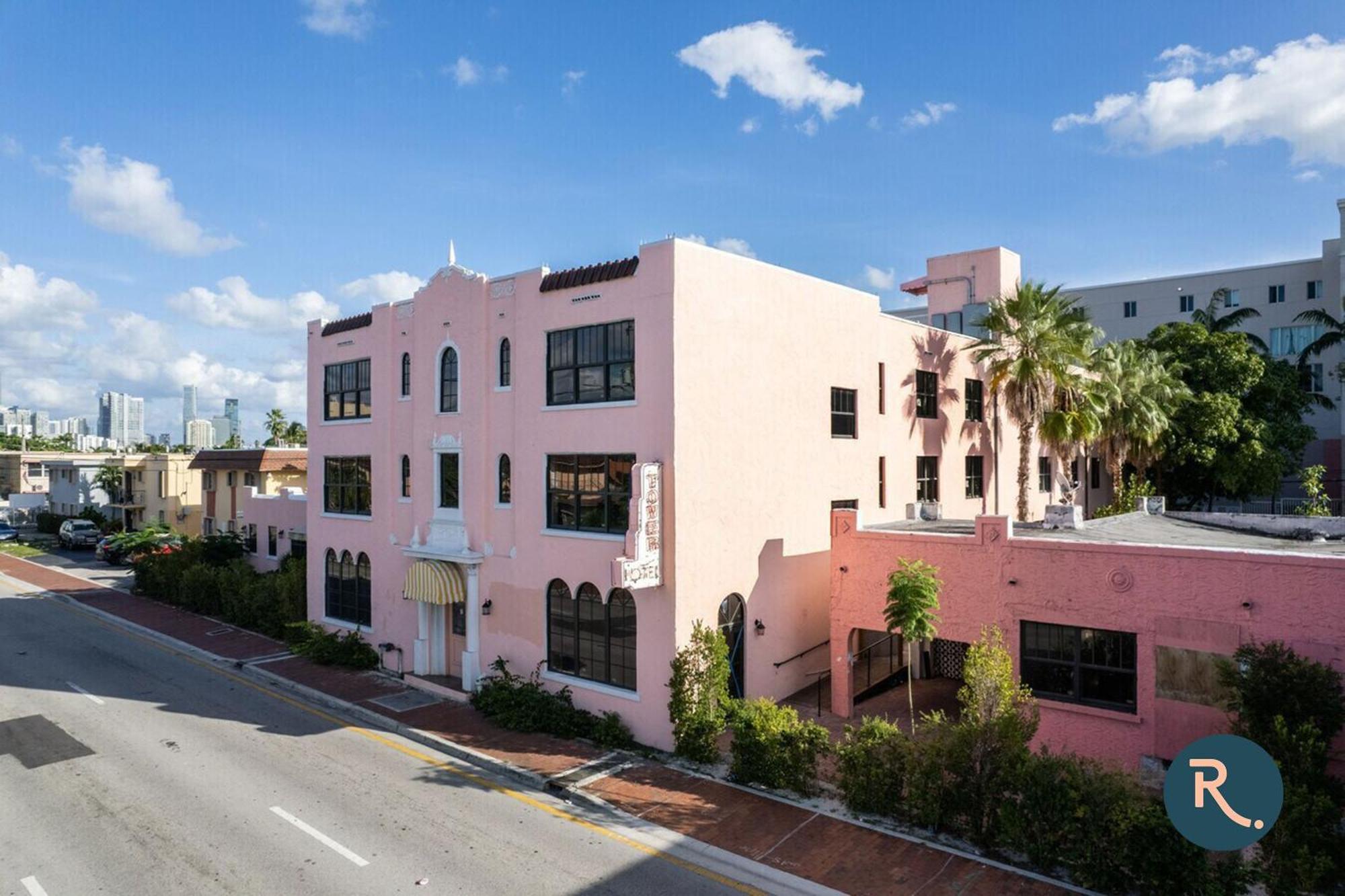 Roami At Tower Hotel - Calle Ocho Miami Exterior photo