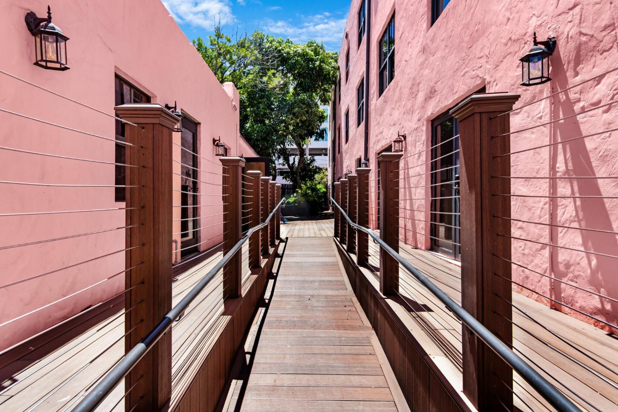 Roami At Tower Hotel - Calle Ocho Miami Exterior photo